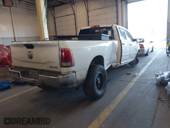 ✅ 2018 Ram 2500 Laramie • VIN: 3C6UR5KL3JG233029 • Lot: 44039676. Wystawiony na IAAI z przebiegiem 195 675 mil. Bezpłatny archiwum sprzedaży aukcyjnych z USA i szczegółowy raport historii pojazdu na DreamBid. Zdjęcie 4.