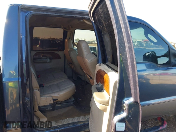 ✅ 2004 Ford F-250 XL • VIN: 1FTNW21L84EA76700 • Lot: 43781417. Wystawiony na IAAI z przebiegiem 255 434 mil. Bezpłatny archiwum sprzedaży aukcyjnych z USA i szczegółowy raport historii pojazdu na DreamBid. Zdjęcie 8.