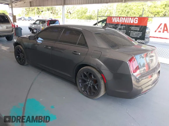 ✅ 2019 Chrysler 300 Touring • VIN: 2C3CCAAG8KH590277 • Лот: 39531995. Опубліковано раніше на IAAI з пробігом 117 284 миль. Безкоштовний доступ до архіву аукціонних продажів зі США та докладний звіт про історію автомобіля на DreamBid. Зображення 3.