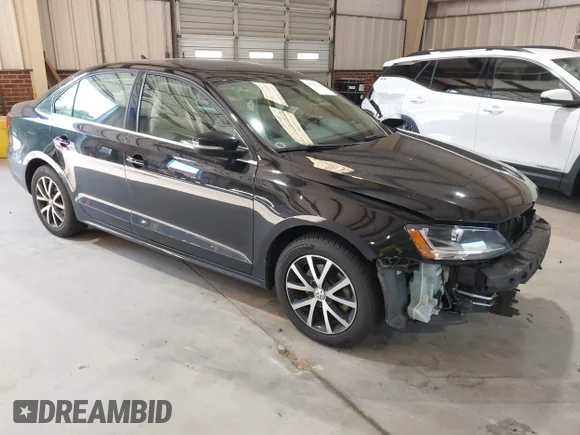 ✅ 2018 Volkswagen Jetta SE • VIN: 3VWDB7AJ6JM235896 • Лот: 45358115. Опубликован ранее на IAAI с пробегом 98 337 миль. Бесплатный доступ к архиву аукционных продаж из США и подробный отчёт об истории автомобиля на DreamBid. Изображение 1.