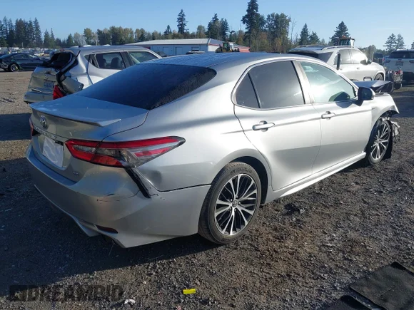 ✅ 2018 Toyota Camry SE • VIN: 4T1B11HK6JU619032 • Lot: 43383945. Wystawiony na IAAI z przebiegiem 97 105 mil. Bezpłatny archiwum sprzedaży aukcyjnych z USA i szczegółowy raport historii pojazdu na DreamBid. Zdjęcie 4.