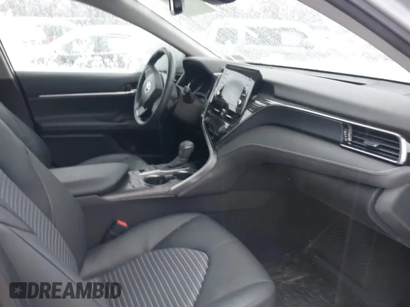 ✅ 2022 Toyota Camry SE Nightshade • VIN: 4T1T11BKXNU068204 • Lot: 44034268. Wystawiony na IAAI z przebiegiem 20 739 mil. Bezpłatny archiwum sprzedaży aukcyjnych z USA i szczegółowy raport historii pojazdu na DreamBid. Zdjęcie 5.