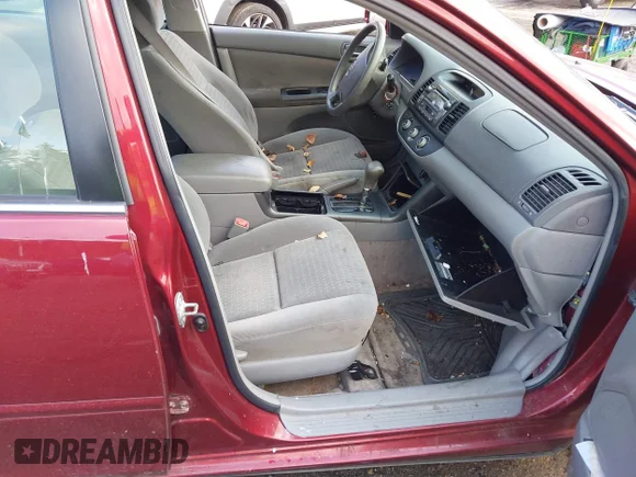 ✅ 2005 Toyota Camry LE • VIN: 4T1BE32K95U005879 • Lot: 40393748. Wystawiony na IAAI z przebiegiem 136 606 mil. Bezpłatny archiwum sprzedaży aukcyjnych z USA i szczegółowy raport historii pojazdu na DreamBid. Zdjęcie 5.