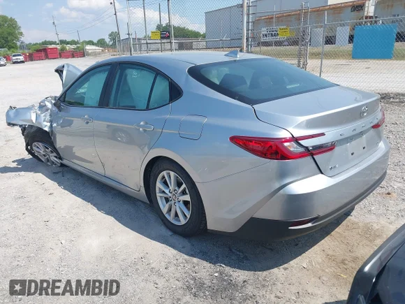 ✅ 2026 Toyota Camry LE • VIN: 4T1DAACK0TU682727 • Lot: 44946824. Wystawiony na IAAI z przebiegiem Nie podano. Bezpłatny archiwum sprzedaży aukcyjnych z USA i szczegółowy raport historii pojazdu na DreamBid. Zdjęcie 3.