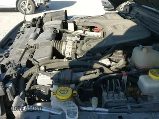 ✅ 2019 Jeep Wrangler Unlimited Sport • VIN: 1C4HJXDG3KW615822 • Lot: 43509059. Wystawiony na IAAI z przebiegiem 98 646 mil. Bezpłatny archiwum sprzedaży aukcyjnych z USA i szczegółowy raport historii pojazdu na DreamBid. Zdjęcie 19.