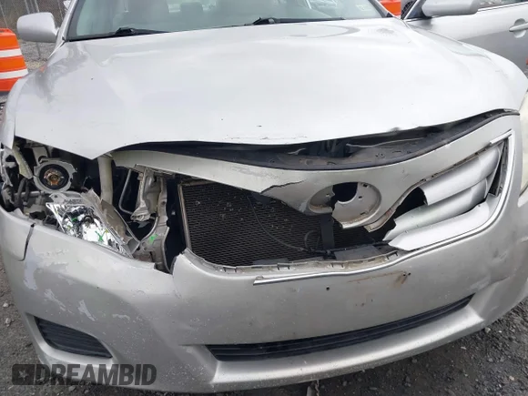 ✅ 2011 Toyota Camry LE • VIN: 4T1BF3EK9BU229741 • Lot: 43803648. Wystawiony na IAAI z przebiegiem 193 941 mil. Bezpłatny archiwum sprzedaży aukcyjnych z USA i szczegółowy raport historii pojazdu na DreamBid. Zdjęcie 6.