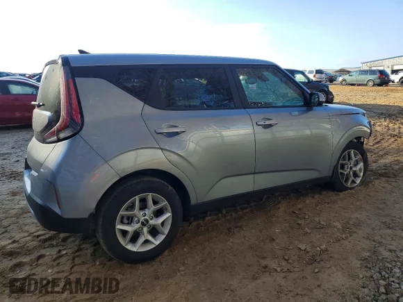 ✅ 2025 Kia Soul S • VIN: KNDJ23AU3S7946685 • Lot: 98381145. Wystawiony na Copart z przebiegiem 5 675 mil. Bezpłatny archiwum sprzedaży aukcyjnych z USA i szczegółowy raport historii pojazdu na DreamBid. Zdjęcie 3.