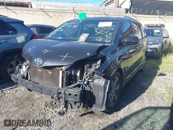 ✅ 2015 Toyota Sienna SE • VIN: 5TDXK3DC5FS565641 • Lot: 44185717. Listed on IAAI with 141,095 mi. Free auction sales archive from the USA and detailed vehicle history report at DreamBid. Image 2.