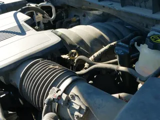 2019 Chevrolet Silverado 1500 Custom Trail Boss z VIN 3GCPYCEH7KG121386, wystawiony jako IAAI lot #41357405 z przebiegiem 100 355 mil mil oraz . Historia ofert i sprzedaży dostępna na DreamBid. Obrazek 25.