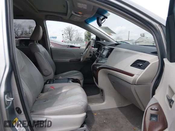 ✅ 2011 Toyota Sienna Limited • VIN: 5TDYK3DC0BS095257 • Лот: 44784239. Опубліковано раніше на IAAI з пробігом 195 690 миль. Безкоштовний доступ до архіву аукціонних продажів зі США та докладний звіт про історію автомобіля на DreamBid. Зображення 5.