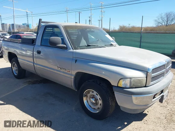 ✅ 2000 Dodge 1500 • VIN: 1B7HC16YXYS626796 • Лот: 44312987. Опубліковано раніше на IAAI з пробігом 42 799 миль. Безкоштовний доступ до архіву аукціонних продажів зі США та докладний звіт про історію автомобіля на DreamBid. Зображення 1.