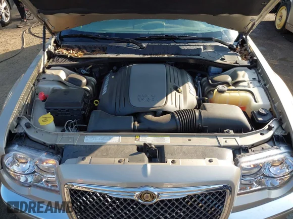 ✅ 2009 Chrysler 300 C Hemi • VIN: 2C3KA63TX9H599968 • Lot: 42819510. Wystawiony na IAAI z przebiegiem 23 101 mil. Bezpłatny archiwum sprzedaży aukcyjnych z USA i szczegółowy raport historii pojazdu na DreamBid. Zdjęcie 10.