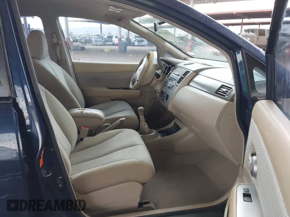 ✅ 2008 Nissan Versa S • VIN: 3N1BC13E38L395046 • Lot: 44052306. Wystawiony na IAAI z przebiegiem 57 348 mil. Bezpłatny archiwum sprzedaży aukcyjnych z USA i szczegółowy raport historii pojazdu na DreamBid. Zdjęcie 5.