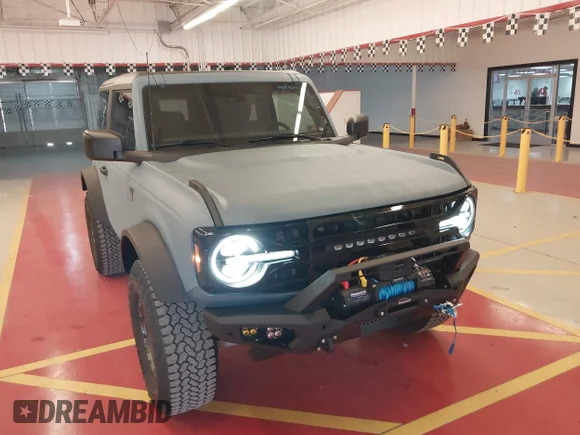 ✅ 2025 Ford Bronco • VIN: 1FMDE6AH8SLA60812 • Lot: 43097261. Wystawiony na IAAI z przebiegiem 855 mil. Bezpłatny archiwum sprzedaży aukcyjnych z USA i szczegółowy raport historii pojazdu na DreamBid. Zdjęcie 6.