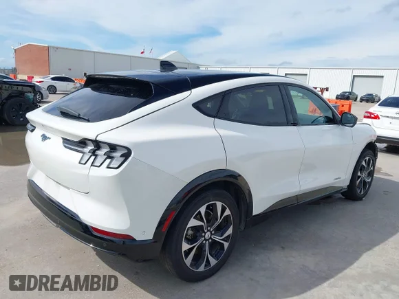 ✅ 2022 Ford Mustang Mach-E Premium • VIN: 3FMTK3RM2NMA26646 • Lot: 42426313. Wystawiony na IAAI z przebiegiem 64 083 mil. Bezpłatny archiwum sprzedaży aukcyjnych z USA i szczegółowy raport historii pojazdu na DreamBid. Zdjęcie 4.