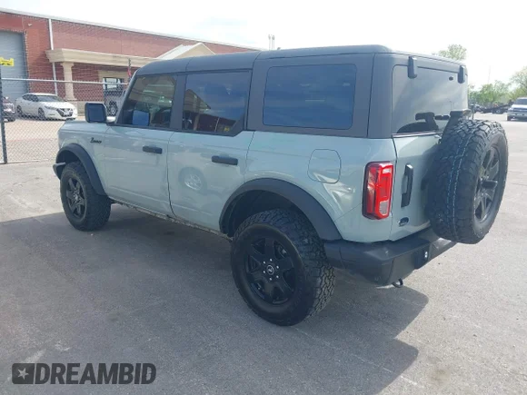 ✅ 2024 Ford Bronco Black Diamond • VIN: 1FMDE1BH9RLB31785 • Lot: 44811246. Wystawiony na IAAI z przebiegiem 22 047 mil. Bezpłatny archiwum sprzedaży aukcyjnych z USA i szczegółowy raport historii pojazdu na DreamBid. Zdjęcie 3.