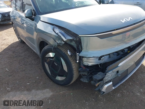 ✅ 2024 Kia EV9 Wind • VIN: KNDAFFS55R6037165 • Lot: 44280997. Wystawiony na IAAI z przebiegiem 18 692 mil. Bezpłatny archiwum sprzedaży aukcyjnych z USA i szczegółowy raport historii pojazdu na DreamBid. Zdjęcie 6.