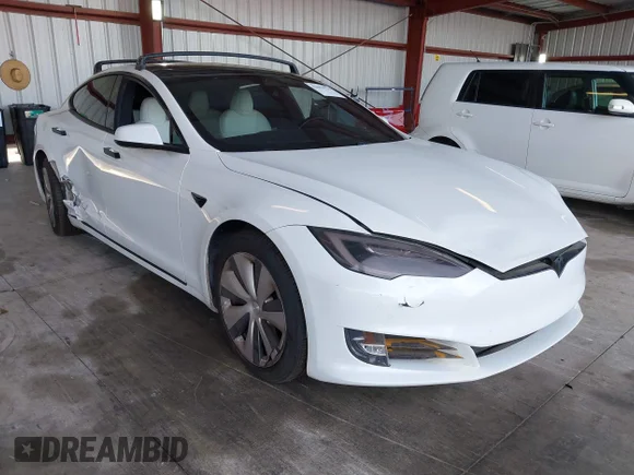 ✅ 2021 Tesla Model S Long Range Plus • VIN: 5YJSA1E2XMF424122 • Lot: 43652774. Wystawiony na IAAI z przebiegiem 103 793 mil. Bezpłatny archiwum sprzedaży aukcyjnych z USA i szczegółowy raport historii pojazdu na DreamBid. Zdjęcie 1.