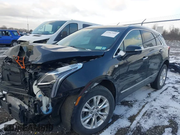 ✅ 2021 Cadillac XT5 AWD Luxury • VIN: 1GYKNBR43MZ198077 • Lot: 43967916. Wystawiony na IAAI z przebiegiem 35 130 mil. Bezpłatny archiwum sprzedaży aukcyjnych z USA i szczegółowy raport historii pojazdu na DreamBid. Zdjęcie 2.