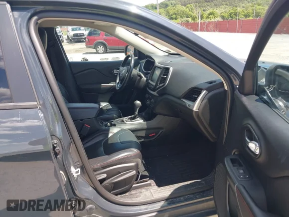 ✅ 2017 Jeep Cherokee Trailhawk L Plus • VIN: 1C4PJMBS5HW530751 • Lot: 45371299. Wystawiony na IAAI z przebiegiem 70 510 mil. Bezpłatny archiwum sprzedaży aukcyjnych z USA i szczegółowy raport historii pojazdu na DreamBid. Zdjęcie 5.