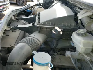 ✅ 2015 Mercedes-Benz Sprinter Cargo • VIN: WD3PE7DC3FP156878 • Lot: 42215269. Wystawiony na IAAI z przebiegiem 232 222 mil. Bezpłatny archiwum sprzedaży aukcyjnych z USA i szczegółowy raport historii pojazdu na DreamBid. Zdjęcie 18.