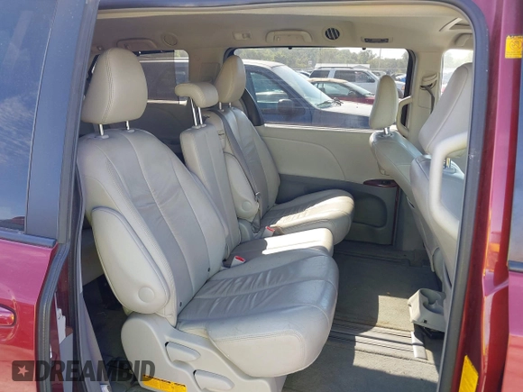 ✅ 2011 Toyota Sienna XLE AAS • VIN: 5TDYK3DC1BS112132 • Lot: 43399671. Wystawiony na IAAI z przebiegiem 165 637 mil. Bezpłatny archiwum sprzedaży aukcyjnych z USA i szczegółowy raport historii pojazdu na DreamBid. Zdjęcie 8.