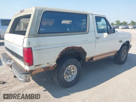 ✅ 1995 Ford Bronco Custom • VIN: 1FMEU15H4SLB58577 • Lot: 43079589. Wystawiony na IAAI z przebiegiem Nie podano. Bezpłatny archiwum sprzedaży aukcyjnych z USA i szczegółowy raport historii pojazdu na DreamBid. Zdjęcie 4.