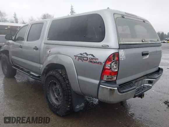 ✅ 2015 Toyota Tacoma • VIN: 5TFLU4EN0FX136478 • Lot: 44646379. Wystawiony na IAAI z przebiegiem 113 818 mil. Bezpłatny archiwum sprzedaży aukcyjnych z USA i szczegółowy raport historii pojazdu na DreamBid. Zdjęcie 3.