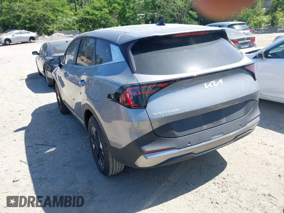 ✅ 2026 Kia Sportage LX • VIN: KNDPU3DGXT7308624 • Lot: 45013620. Wystawiony na IAAI z przebiegiem 9 712 mil. Bezpłatny archiwum sprzedaży aukcyjnych z USA i szczegółowy raport historii pojazdu na DreamBid. Zdjęcie 3.