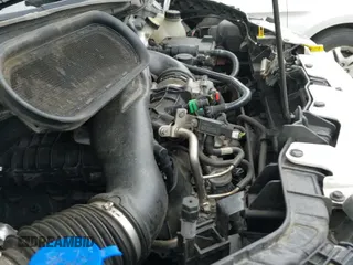 ✅ 2020 Ford Transit Cargo • VIN: 1FTBR1C82LKB10899 • Lot: 43178772. Wystawiony na IAAI z przebiegiem 59 980 mil. Bezpłatny archiwum sprzedaży aukcyjnych z USA i szczegółowy raport historii pojazdu na DreamBid. Zdjęcie 19.