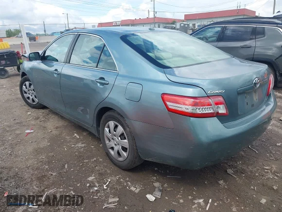 ✅ 2011 Toyota Camry LE • VIN: 4T1BF3EKXBU696814 • Lot: 45184278. Wystawiony na IAAI z przebiegiem 312 530 mil. Bezpłatny archiwum sprzedaży aukcyjnych z USA i szczegółowy raport historii pojazdu na DreamBid. Zdjęcie 3.
