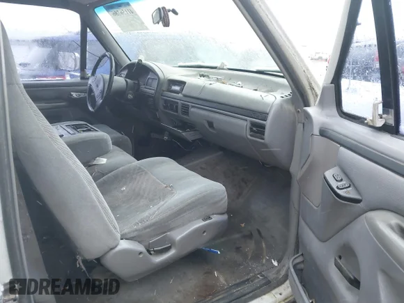 ✅ 1996 Ford F-350 • VIN: 1FTJW35F9TEA14598 • Lot: 41156786. Wystawiony na IAAI z przebiegiem 346 991 mil. Bezpłatny archiwum sprzedaży aukcyjnych z USA i szczegółowy raport historii pojazdu na DreamBid. Zdjęcie 5.