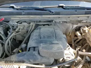 ✅ 2017 GMC Sierra 2500 • VIN: 1GT02SEGXHZ346270 • Lot: 84034395. Wystawiony na Copart z przebiegiem 133 961 mil. Bezpłatny archiwum sprzedaży aukcyjnych z USA i szczegółowy raport historii pojazdu na DreamBid. Zdjęcie 13.