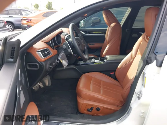 ✅ 2018 Maserati Ghibli S GranSport • VIN: ZAM57YSS7J1282708 • Lot: 43408816. Wystawiony na IAAI z przebiegiem 25 884 mil. Bezpłatny archiwum sprzedaży aukcyjnych z USA i szczegółowy raport historii pojazdu na DreamBid. Zdjęcie 5.