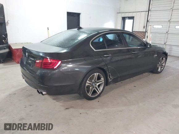 ✅ 2012 BMW 5 Series 550i xDrive • VIN: WBAFU9C54CC786993 • Lot: 41180010. Wystawiony na IAAI z przebiegiem 108 901 mil. Bezpłatny archiwum sprzedaży aukcyjnych z USA i szczegółowy raport historii pojazdu na DreamBid. Zdjęcie 4.