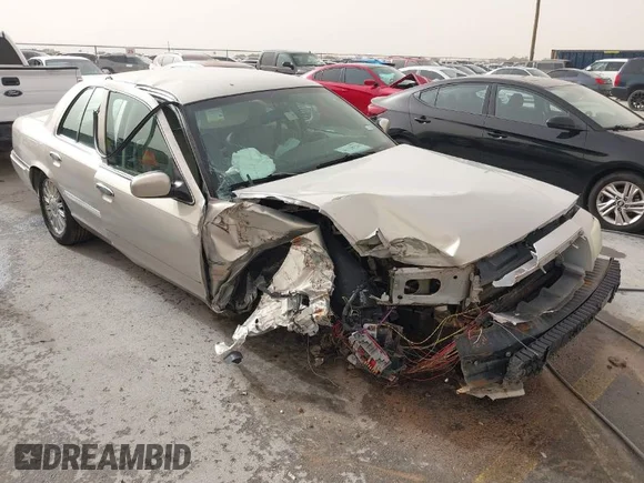 ✅ 2010 Mercury Grand Marquis LS • VIN: 2MEBM7FV5AX633703 • Lot: 41728720. Wystawiony na IAAI z przebiegiem Nie podano. Bezpłatny archiwum sprzedaży aukcyjnych z USA i szczegółowy raport historii pojazdu na DreamBid. Zdjęcie 1.