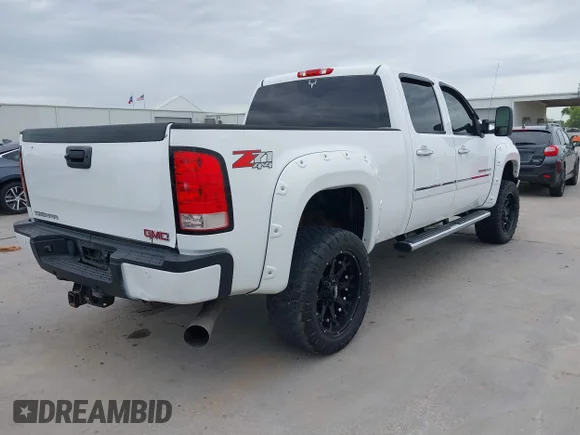 ✅ 2012 GMC Sierra 2500HD Denali • VIN: 1GT125E83CF138336 • Lot: 42661615. Wystawiony na IAAI z przebiegiem 50 728 mil. Bezpłatny archiwum sprzedaży aukcyjnych z USA i szczegółowy raport historii pojazdu na DreamBid. Zdjęcie 4.