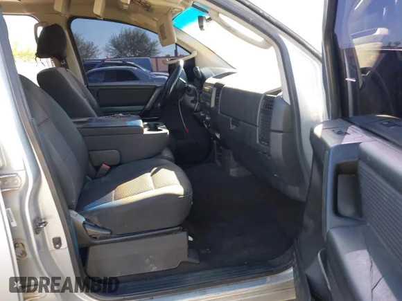 ✅ 2008 Nissan Titan XE • VIN: 1N6AA07D28N357671 • Lot: 43295594. Wystawiony na IAAI z przebiegiem 150 553 mil. Bezpłatny archiwum sprzedaży aukcyjnych z USA i szczegółowy raport historii pojazdu na DreamBid. Zdjęcie 5.