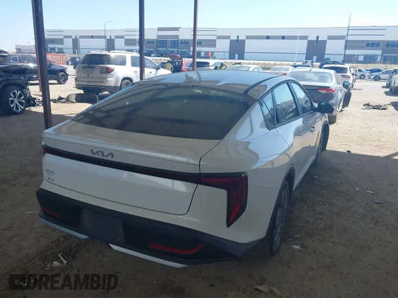 ✅ 2025 Kia K4 LXS • VIN: 3KPFT4DE0SE147234 • Lot: 44509864. Wystawiony na IAAI z przebiegiem 9 902 mil. Bezpłatny archiwum sprzedaży aukcyjnych z USA i szczegółowy raport historii pojazdu na DreamBid. Zdjęcie 4.