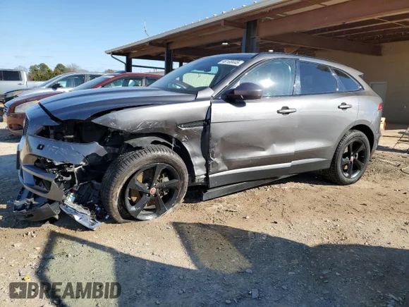 ✅ 2017 Jaguar F-Pace 35t Prestige • VIN: SADCK2BV7HA497070 • Лот: 46168445. Опубликован ранее на Copart с пробегом 84 169 миль. Бесплатный доступ к архиву аукционных продаж из США и подробный отчёт об истории автомобиля на DreamBid. Изображение 1.