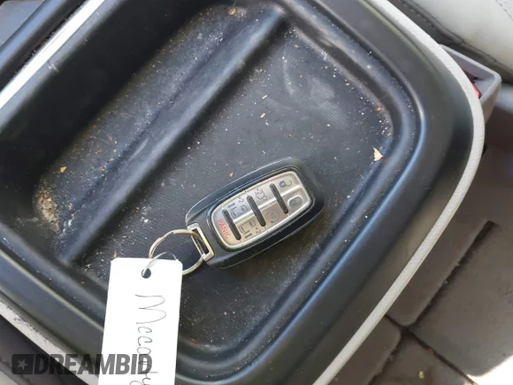 ✅ 2020 Chrysler Voyager LXi • VIN: 2C4RC1DG1LR156540 • Lot: 43405216. Wystawiony na IAAI z przebiegiem 120 236 mil. Bezpłatny archiwum sprzedaży aukcyjnych z USA i szczegółowy raport historii pojazdu na DreamBid. Zdjęcie 11.