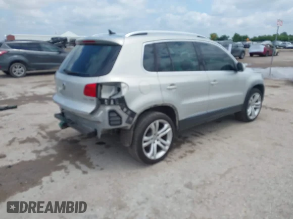 ✅ 2013 Volkswagen Tiguan S • VIN: WVGAV7AX4DW526916 • Lot: 45200115. Wystawiony na IAAI z przebiegiem 114 457 mil. Bezpłatny archiwum sprzedaży aukcyjnych z USA i szczegółowy raport historii pojazdu na DreamBid. Zdjęcie 4.