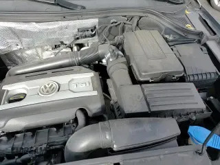 ✅ 2017 Volkswagen Tiguan S • VIN: WVGAV7AX7HK038525 • Lot: 90894585. Listed on Copart with 51,965 mi. Free auction sales archive from the USA and detailed vehicle history report at DreamBid. Image 15.