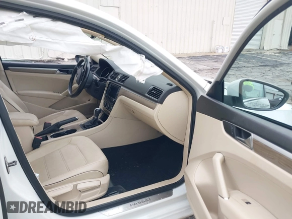 ✅ 2017 Volkswagen Passat • VIN: 1VWHM7A37HC042178 • Lot: 43549779. Wystawiony na IAAI z przebiegiem 132 458 mil. Bezpłatny archiwum sprzedaży aukcyjnych z USA i szczegółowy raport historii pojazdu na DreamBid. Zdjęcie 5.