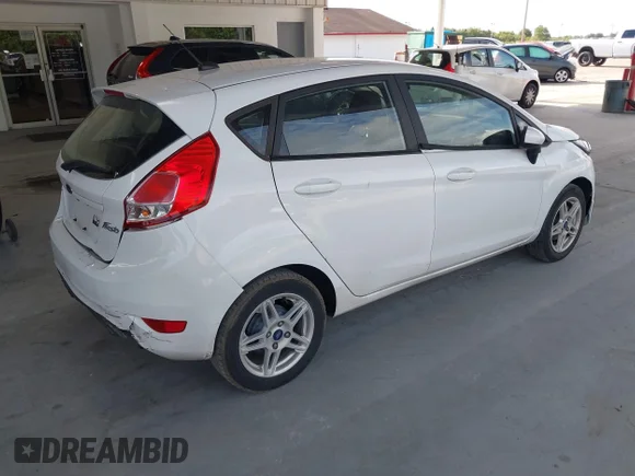 ✅ 2018 Ford Fiesta SE • VIN: 3FADP4EJ1JM118763 • Lot: 45338690. Wystawiony na IAAI z przebiegiem 91 382 mil. Bezpłatny archiwum sprzedaży aukcyjnych z USA i szczegółowy raport historii pojazdu na DreamBid. Zdjęcie 4.