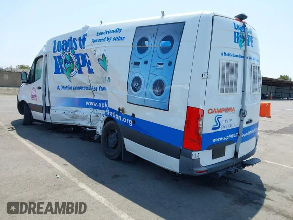 ✅ 2021 Mercedes-Benz Sprinter Cargo • VIN: W1Y4EDHY2MT071589 • Lot: 42444783. Wystawiony na IAAI z przebiegiem 5 476 mil. Bezpłatny archiwum sprzedaży aukcyjnych z USA i szczegółowy raport historii pojazdu na DreamBid. Zdjęcie 3.