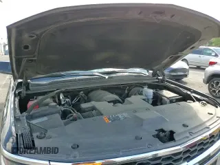 ✅ 2018 Chevrolet Suburban LS • VIN: 1GNSCGKC0JR392448 • Lot: 81735435. Listed on Copart with 139,751 mi. Free auction sales archive from the USA and detailed vehicle history report at DreamBid. Image 14.