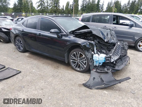 ✅ 2025 Toyota Camry SE • VIN: 4T1DBADK8SU016970 • Lot: 45328347. Wystawiony na IAAI z przebiegiem 15 814 mil. Bezpłatny archiwum sprzedaży aukcyjnych z USA i szczegółowy raport historii pojazdu na DreamBid. Zdjęcie 1.