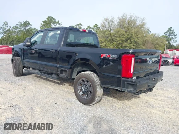 ✅ 2026 Ford F-250 Lariat • VIN: 1FT7W2BT1TEC50239 • Lot: 44558279. Wystawiony na IAAI z przebiegiem 17 255 mil. Bezpłatny archiwum sprzedaży aukcyjnych z USA i szczegółowy raport historii pojazdu na DreamBid. Zdjęcie 3.
