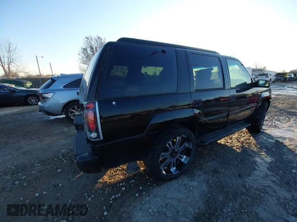 ✅ 2000 Cadillac Escalade • VIN: 1GYEK63R7YR194332 • Lot: 43961669. Wystawiony na IAAI z przebiegiem 172 111 mil. Bezpłatny archiwum sprzedaży aukcyjnych z USA i szczegółowy raport historii pojazdu na DreamBid. Zdjęcie 4.